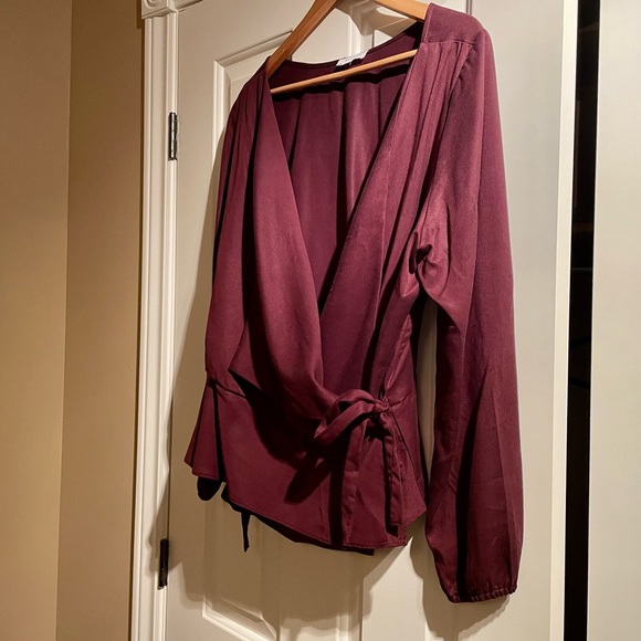 Like New Vetta The Vintage Collar Wrap Blouse - Picture 6 of 14